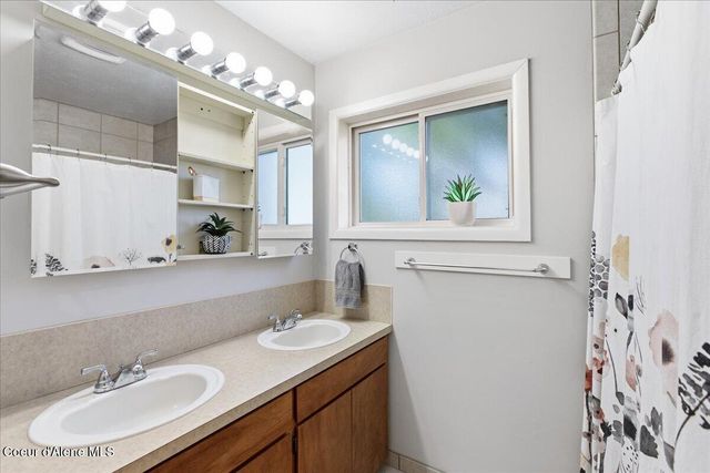 1724 E Hanley AVE, Dalton Gardens, ID 83815