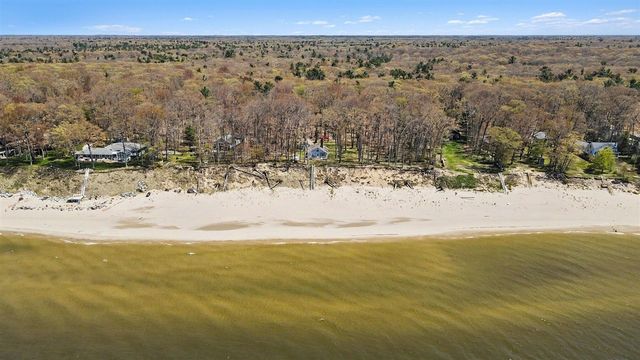 2013 N Scenic Drive, Muskegon, MI 49445