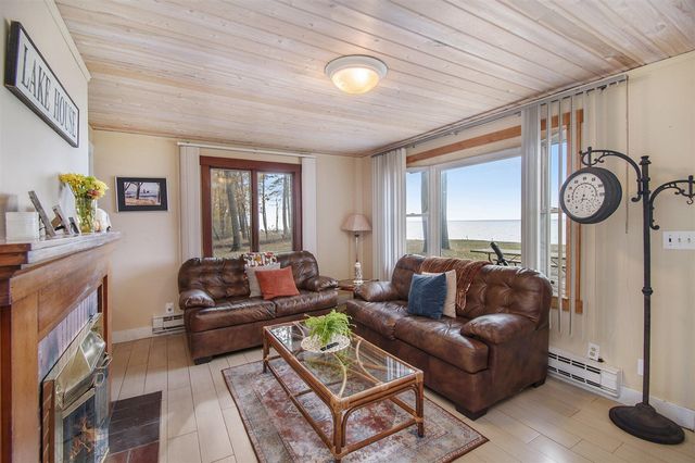 2013 N Scenic Drive, Muskegon, MI 49445