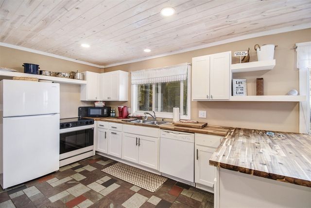 2013 N Scenic Drive, Muskegon, MI 49445