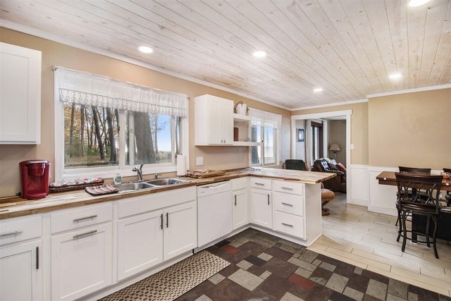 2013 N Scenic Drive, Muskegon, MI 49445