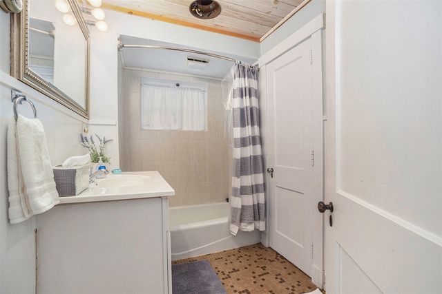 2013 N Scenic Drive, Muskegon, MI 49445