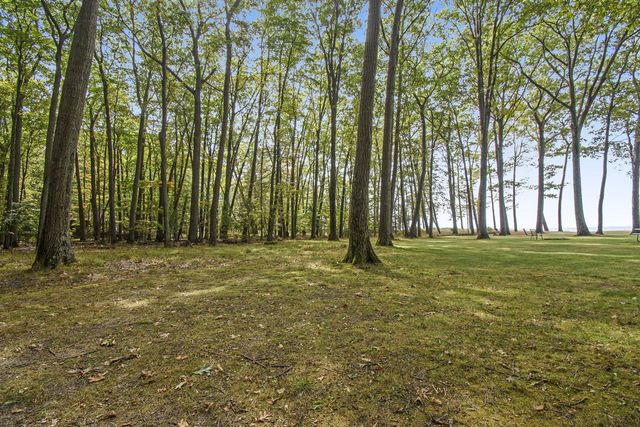 2013 N Scenic Drive, Muskegon, MI 49445