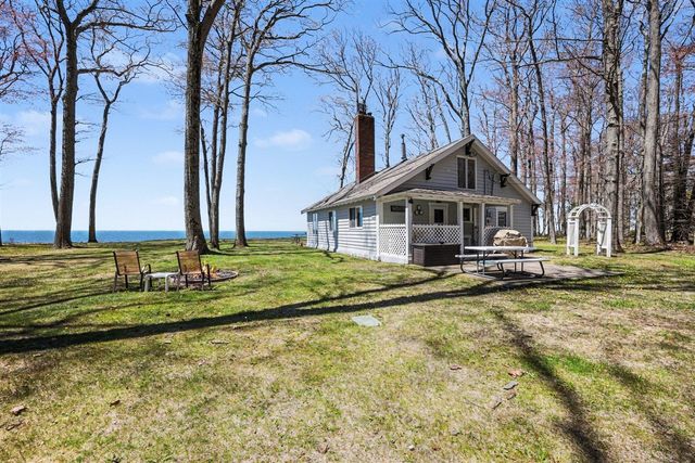 2013 N Scenic Drive, Muskegon, MI 49445