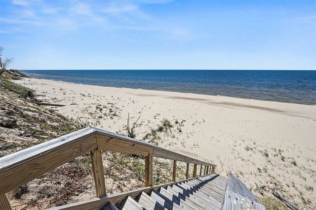 2013 N Scenic Drive, Muskegon, MI 49445