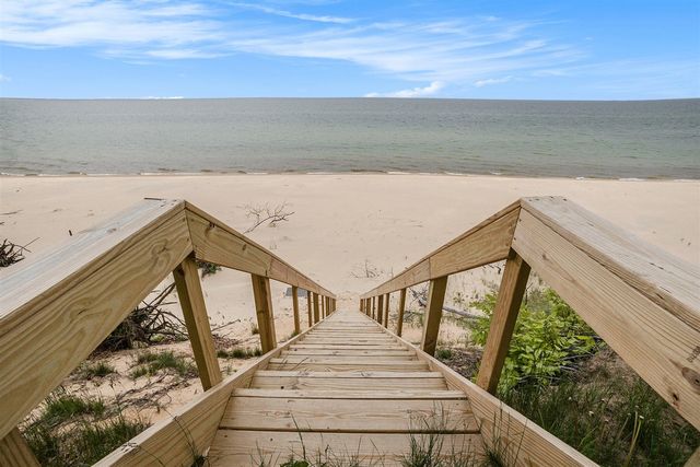 2013 N Scenic Drive, Muskegon, MI 49445