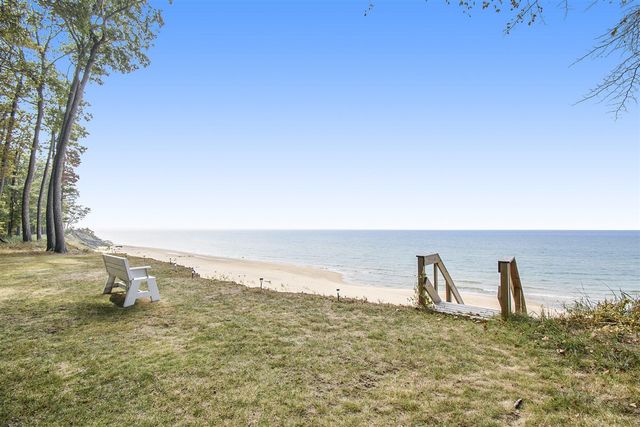 2013 N Scenic Drive, Muskegon, MI 49445