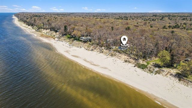2013 N Scenic Drive, Muskegon, MI 49445