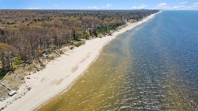 2013 N Scenic Drive, Muskegon, MI 49445