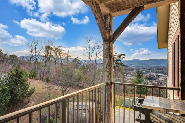 5460 The Peaks DR, Roanoke, VA 24018