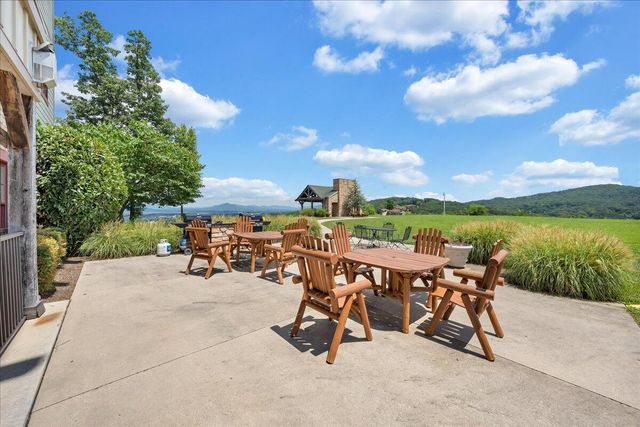 5460 The Peaks DR, Roanoke, VA 24018