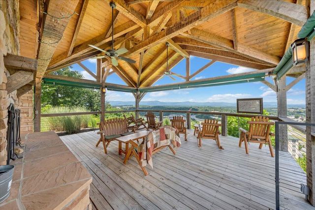 5460 The Peaks DR, Roanoke, VA 24018