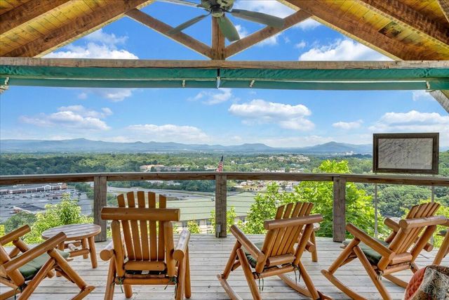 5460 The Peaks DR, Roanoke, VA 24018