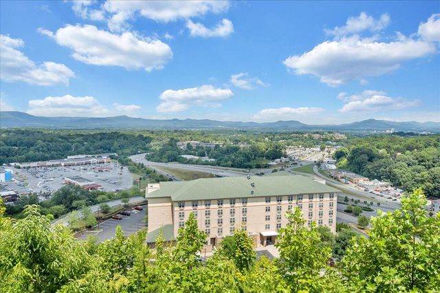 5460 The Peaks DR, Roanoke, VA 24018