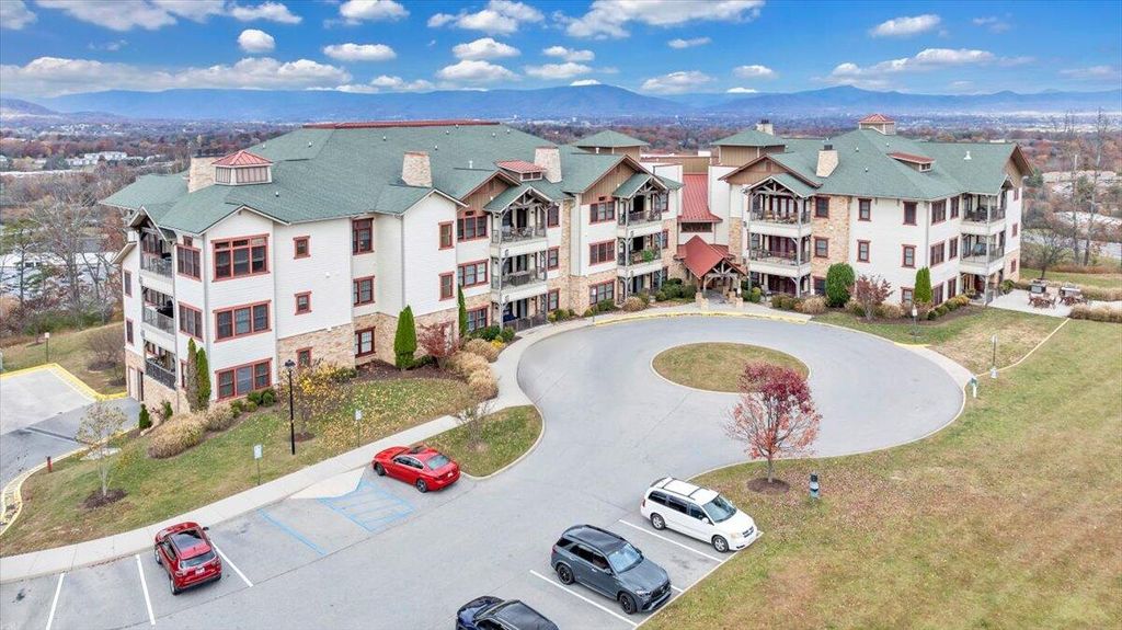 5460 The Peaks DR, Roanoke, VA 24018