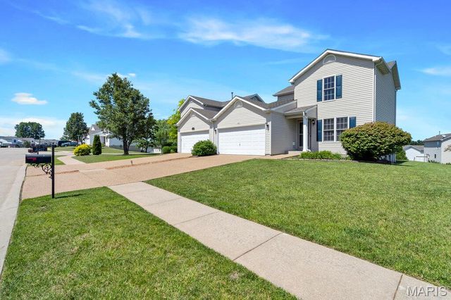 1067 Chesterfield Drive, Wentzville, MO 63385