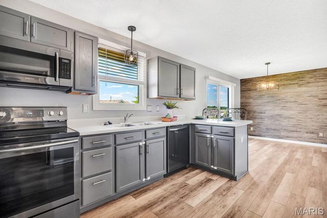 1067 Chesterfield Drive, Wentzville, MO 63385