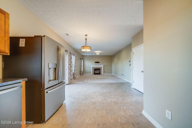 9702 River Trail Dr, Louisville, KY 40229