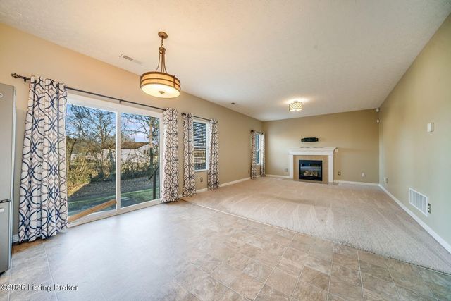 9702 River Trail Dr, Louisville, KY 40229