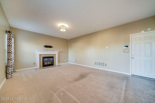 9702 River Trail Dr, Louisville, KY 40229