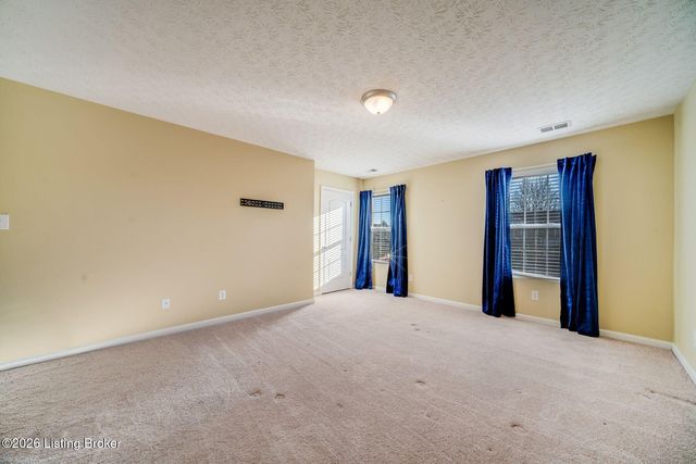 9702 River Trail Dr, Louisville, KY 40229