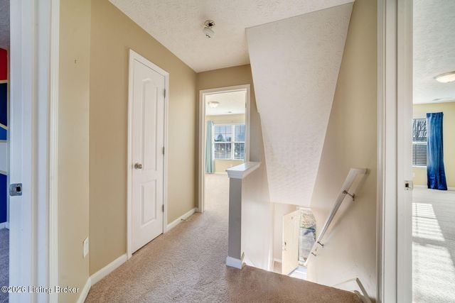 9702 River Trail Dr, Louisville, KY 40229