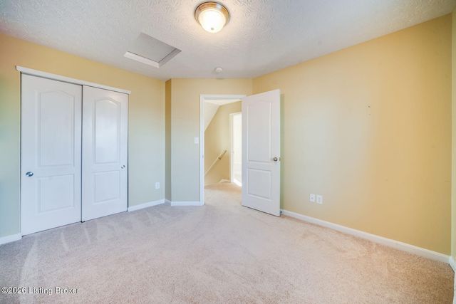 9702 River Trail Dr, Louisville, KY 40229