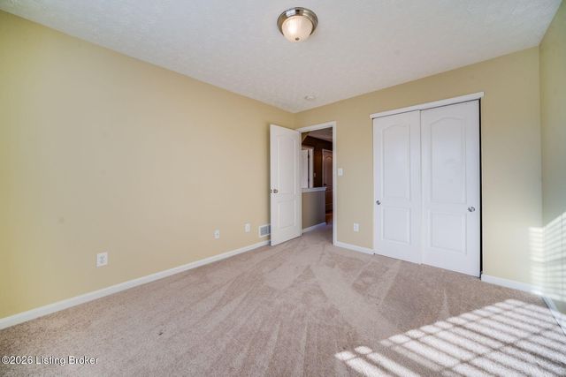 9702 River Trail Dr, Louisville, KY 40229