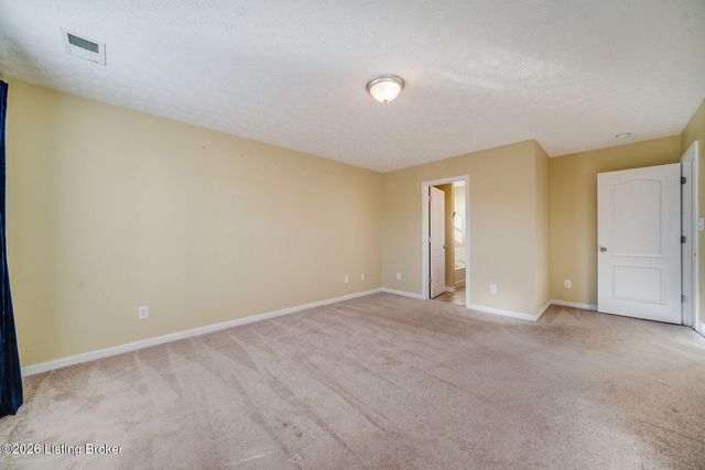 9702 River Trail Dr, Louisville, KY 40229