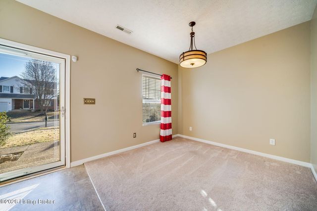 9702 River Trail Dr, Louisville, KY 40229