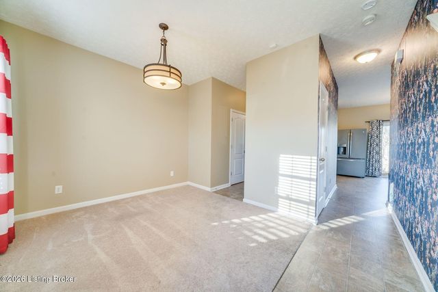 9702 River Trail Dr, Louisville, KY 40229