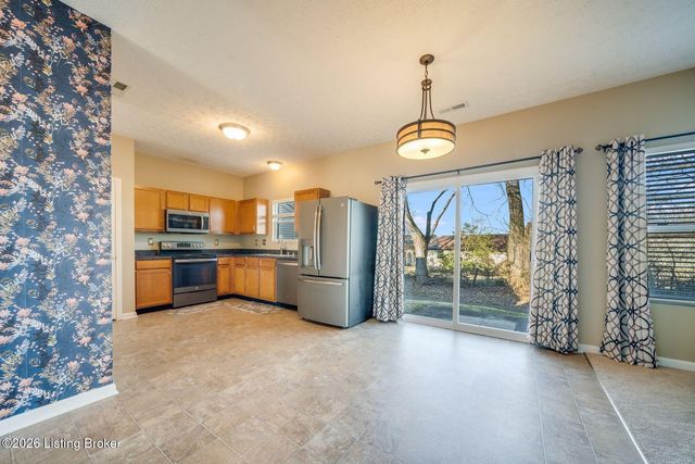 9702 River Trail Dr, Louisville, KY 40229