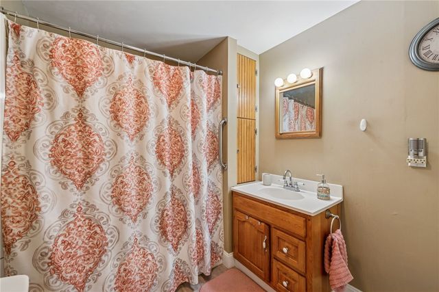 310 Bungalow Rd, Unity Twp, PA 15670