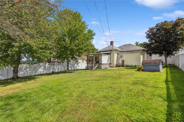 310 Bungalow Rd, Unity Twp, PA 15670