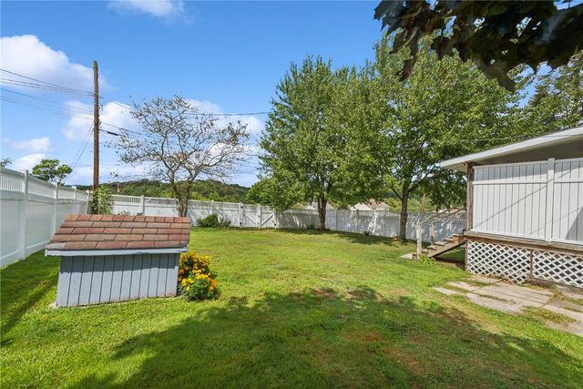 310 Bungalow Rd, Unity Twp, PA 15670