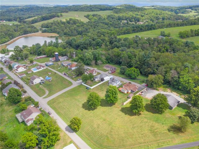 310 Bungalow Rd, Unity Twp, PA 15670