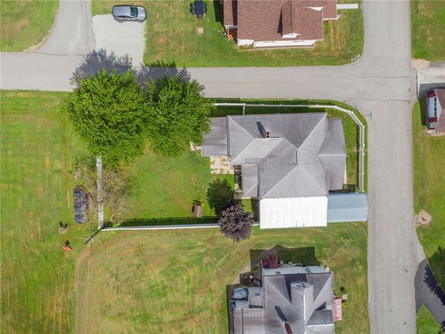 310 Bungalow Rd, Unity Twp, PA 15670