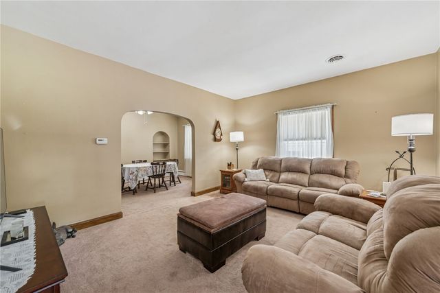 310 Bungalow Rd, Unity Twp, PA 15670