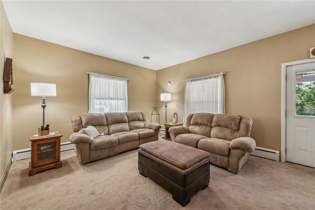 310 Bungalow Rd, Unity Twp, PA 15670