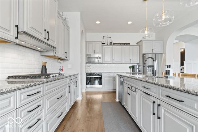 11256 E High Grove Circle, Zionsville, IN 46077