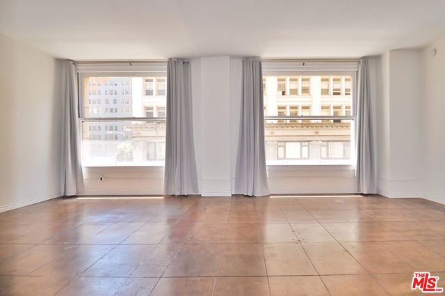 215 W 7th Street 307, Los Angeles, CA 90014