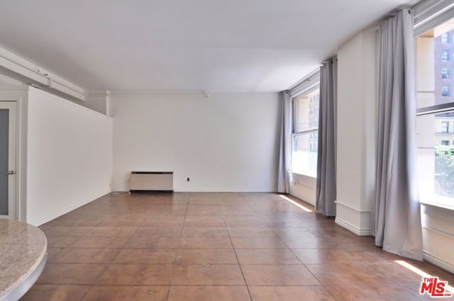 215 W 7th Street 307, Los Angeles, CA 90014