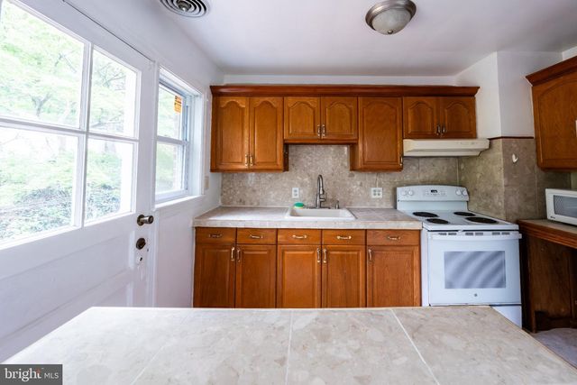 2419 N DICKERSON ST N, Arlington, VA 22207