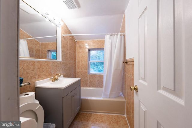 2419 N DICKERSON ST N, Arlington, VA 22207