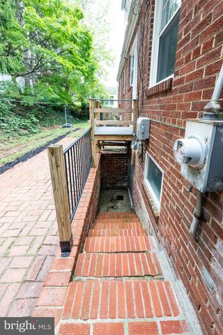 2419 N DICKERSON ST N, Arlington, VA 22207