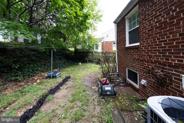 2419 N DICKERSON ST N, Arlington, VA 22207