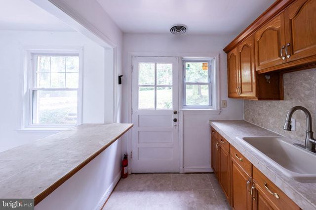 2419 N DICKERSON ST N, Arlington, VA 22207