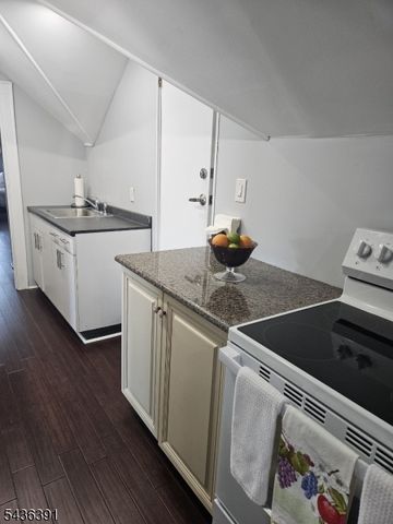 701 Grier Ave, Elizabeth City, NJ 07202