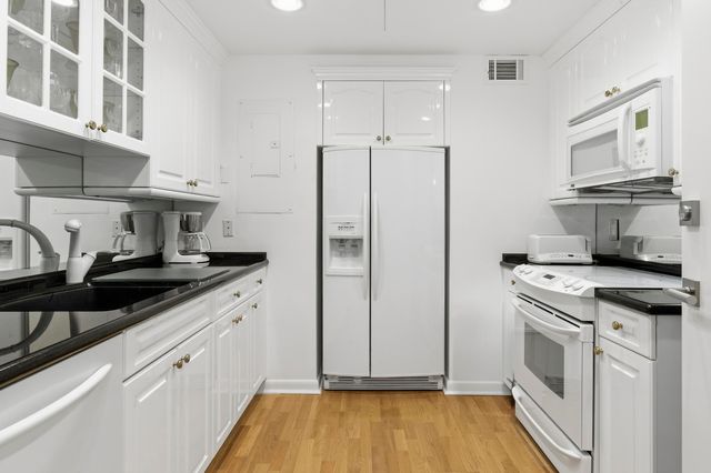 170 N Ocean Boulevard 406, Palm Beach, FL 33480