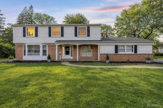 5738 Pebbleshire Road, Bloomfield Hills, MI 48301
